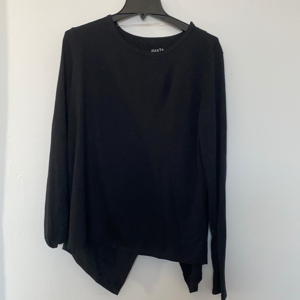 ASKYA women’s black top